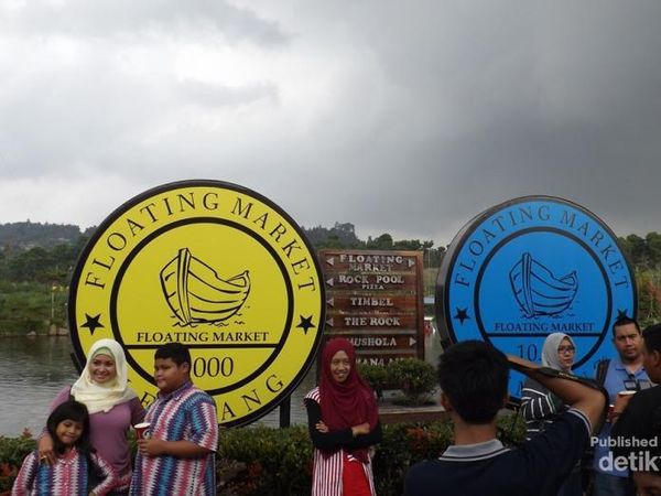 Floating Market, Pilihan Seru Liburan di Bandung