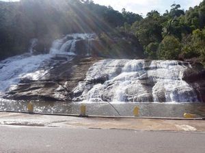 Foto: Air Terjun 7 Tingkat di Titik Terdepan Indonesia