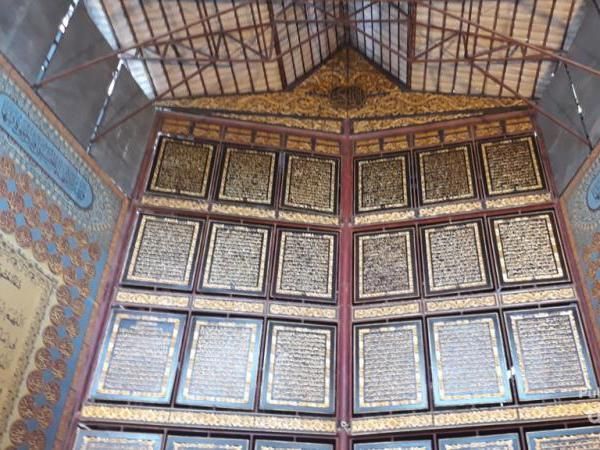 Foto: Al Quran Raksasa di Palembang