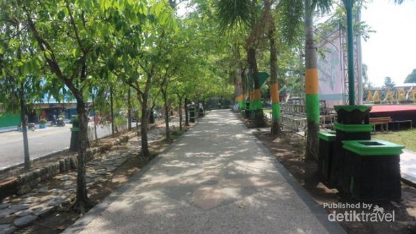 Foto: Alun-alun Cantik Kebanggaan Warga Martapura