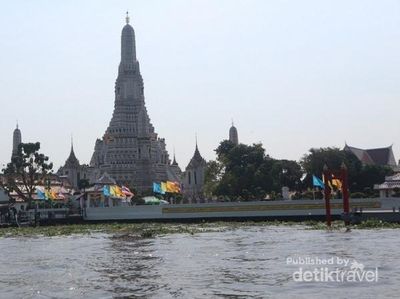 Foto: Belanja Oleh-oleh Murah di Wat Arun