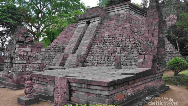 Foto: Candi Sukuh, Mahakarya di Lereng Gunung Lawu