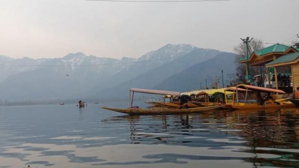 Foto: Danau Indah di Kaki Himalaya