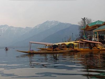 Foto: Danau Indah di Kaki Himalaya