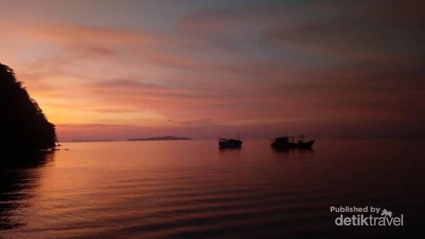 Foto: Eksotisnya Sunset Pulau Banda