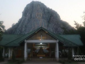 Foto: Laser Buddha yang Mempesona