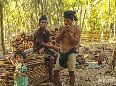 Foto: Melihat Kehidupan Sederhana Suku Kajang Dalam