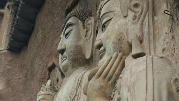 Foto: Pahatan Patung Buddha Raksasa Sembunyi di Gua & Tebing