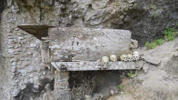 Foto: Pemakaman Gantung Tana Toraja