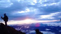 Foto Pemburu Fajar Pertama 2019 di Puncak Kerinci