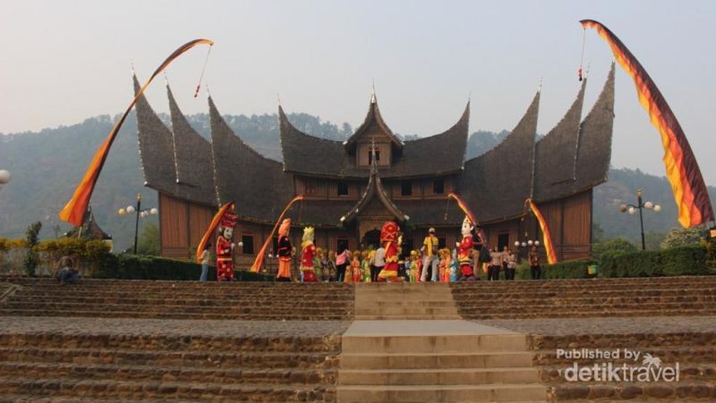 Foto: Sehari Jadi Bangsawan Minang Foto: Sehari Jadi Bangsawan Minang