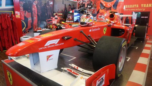 Foto : Sensasi Jadi Pembalap F1 di Museum Angkut