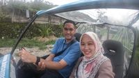 Foto: Seru Abis, Naik Mobil Buggy Keliling Kebun Apel Malang