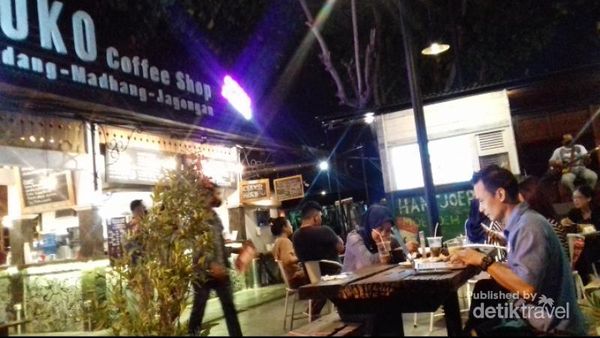 Foto: Suasana Malam di Malioboro, Ditemani Kopi dan Musik