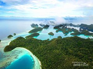 Foto: Surga Kecil Raja Ampat dari Ketinggian