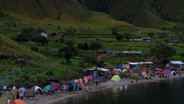 Foto: Tempat Kemping Asyik di Danau Toba