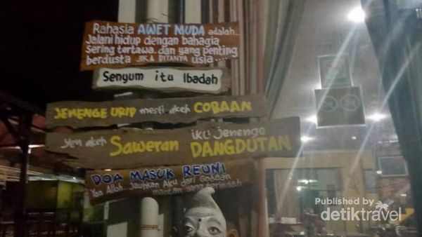 Foto: Untaian Kata-kata Bijak Hiasi Restoran Unik Ini