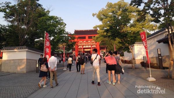 Fushimi Inari yang Mengagumkan di Jepang