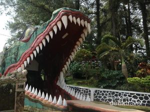 Gembok Cinta di Rawa Pening
