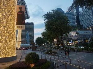 Gemerlap Orchard Road Kala Malam