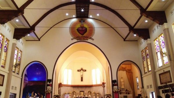 Gereja Hati Kudus Yesus, Warisan Belanda di Surabaya