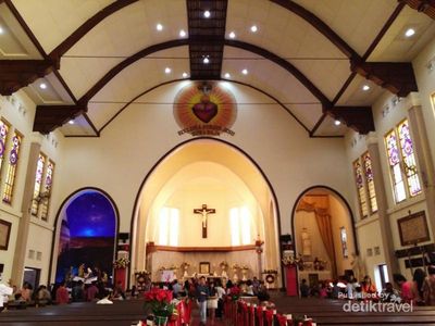 Gereja Hati Kudus Yesus, Warisan Belanda di Surabaya