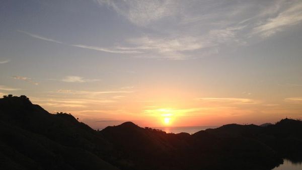 Golden Sunset di Bukit Cinta, Labuan Bajo