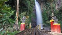 Grojogan Sewu yang Segar di Malang