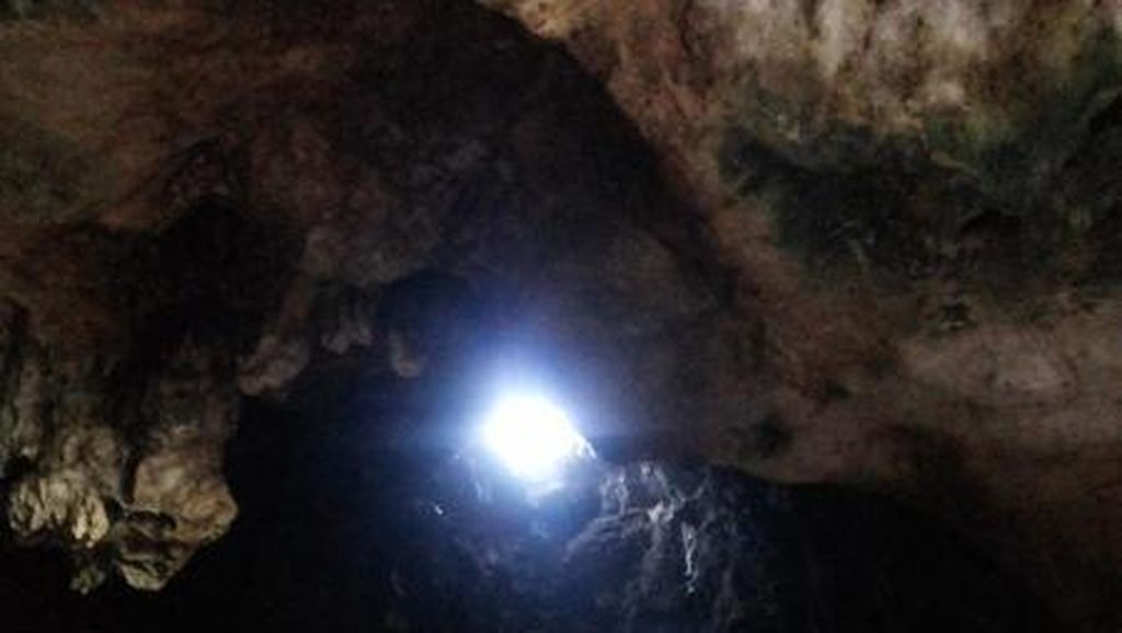 Gua di Padalarang yang Konon Menyimpan Leluhur Orang Sunda Gua di Padalarang yang Konon Menyimpan Leluhur Orang Sunda