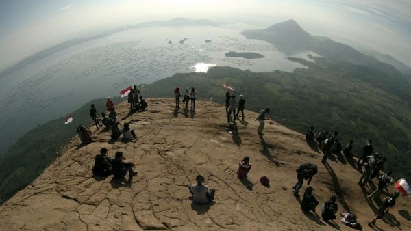 Gunung di Dekat Jakarta yang Bersahabat Buat Pendaki Pemula