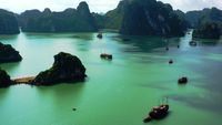 Ha Long Bay, Teluk Sang Naga di Vietnam