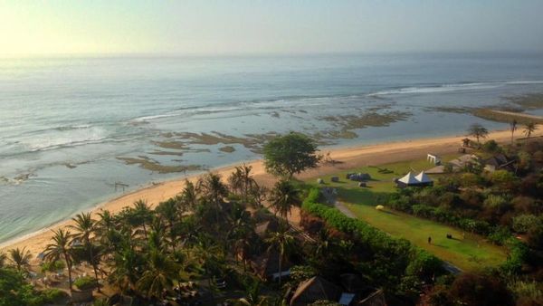 Hangatnya Pagi Hari di Bali di Pantai Serenity