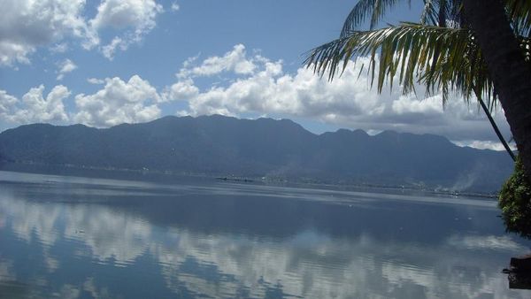 Hanyut dalam Ketenangan Danau Maninjau