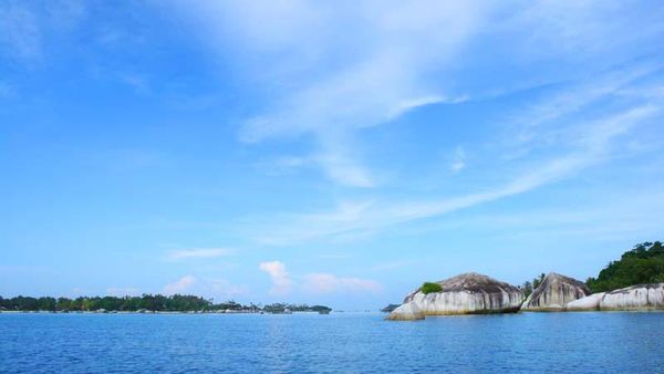 Hati-hati! Terhipnotis Keindahan Laut Belitung