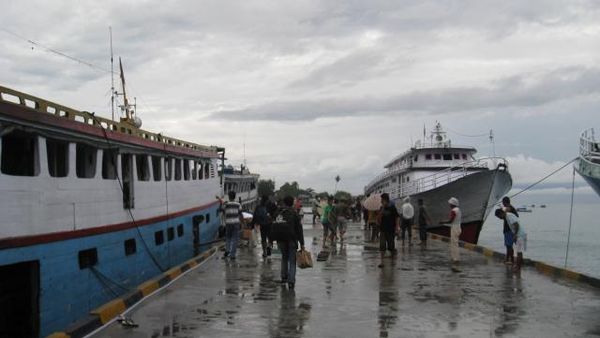 Hebohnya Pelabuhan Ampana