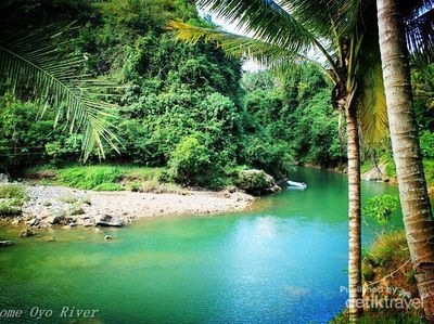 Hijau Jernih Air Terjun Sri Gethuk di Yogyakarta