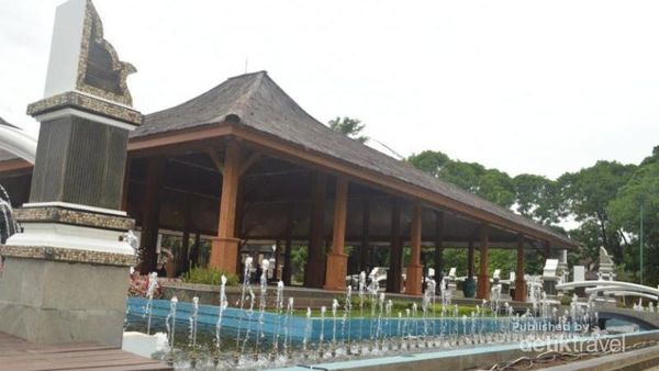 Hilangkan Stress di Pendopo Purwakarta