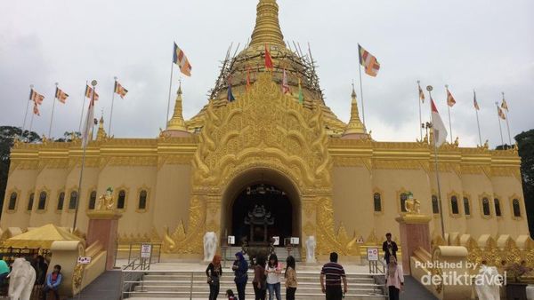 Imlek di Berastagi Ada Pagoda Keren