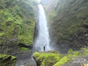Indahnya Air Terjun Kabut Pelangi di Gunung Semeru