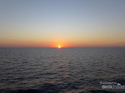 Indahnya Bulan Purnama di Laut Alor