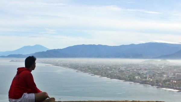 Indahnya Kota Padang Dilihat dari Taman Siti Nurbaya