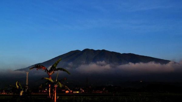 Indahnya Panorama Gunung Salak di Perjalanan Bogor-Sukabumi