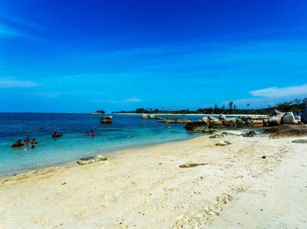 Indahnya Pantai Trikora di Pulau Bintan