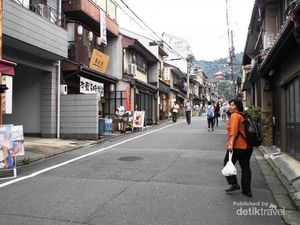 Indahnya Pemandangan dari Puncak Kuil Kiyomizudera Kyoto