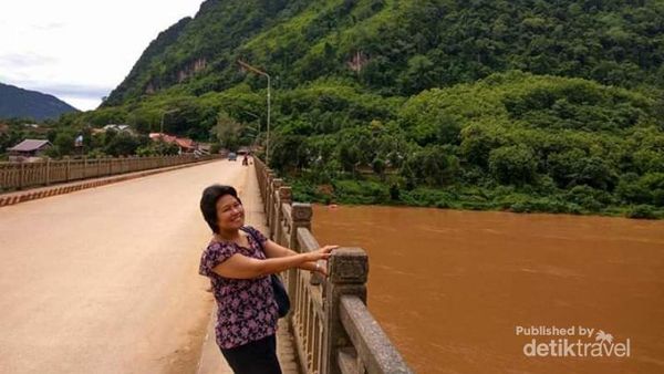 Indahnya Pemandangan Jembatan Sungai Nam Ou Laos
