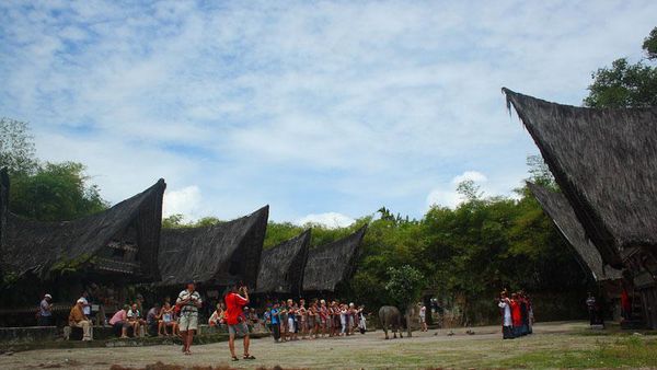Indahnya Tari Tor-Tor dan Si Gale-Gale