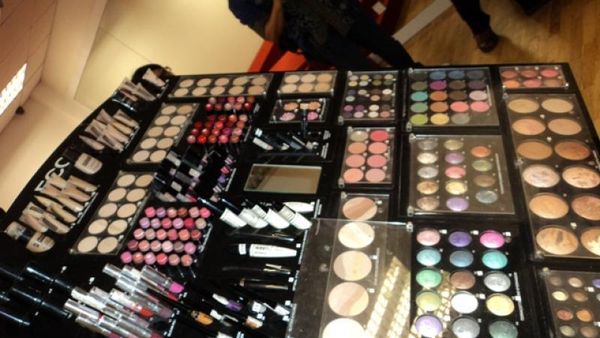 Ini Dia Rahasia Kecantikan Pramugari AirAsia