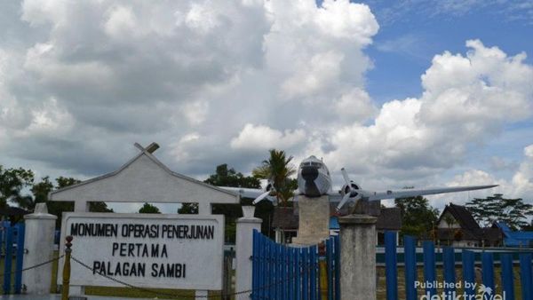 Ini Dia Tempat Terjun Payung Pertama Kali di Indonesia