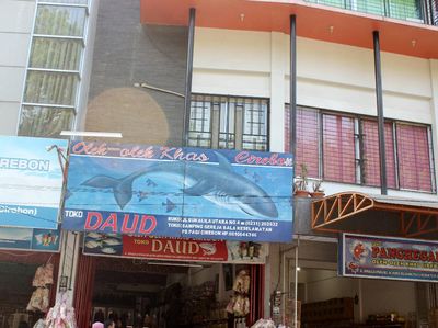 Ini Dia Tempat untuk Berburu Oleh-oleh Khas Cirebon