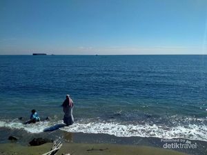 Ini Pantai Bohay, Lokasinya di Samping PLTU Paiton
